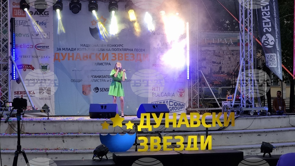 Силистра - национален конкурс за млади изпълнители на популярна песен "Дунавски звезди"