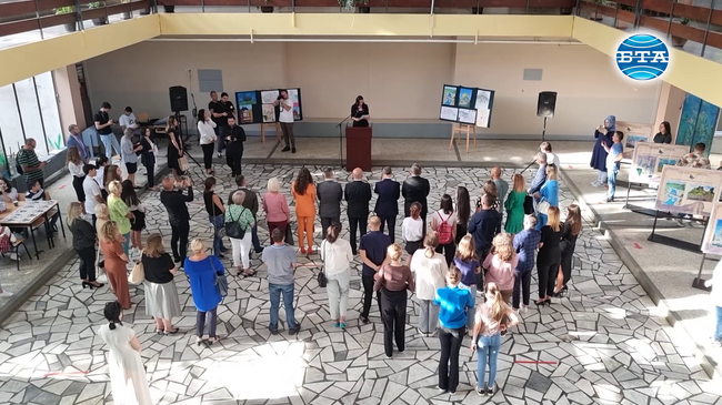 В Скопие бе открита изложбата на детски рисунки „Нарисувай ми България, нарисувай ми Македония” и бяха представени добрите примери за сътрудничество в сферата на образованието между двете държави