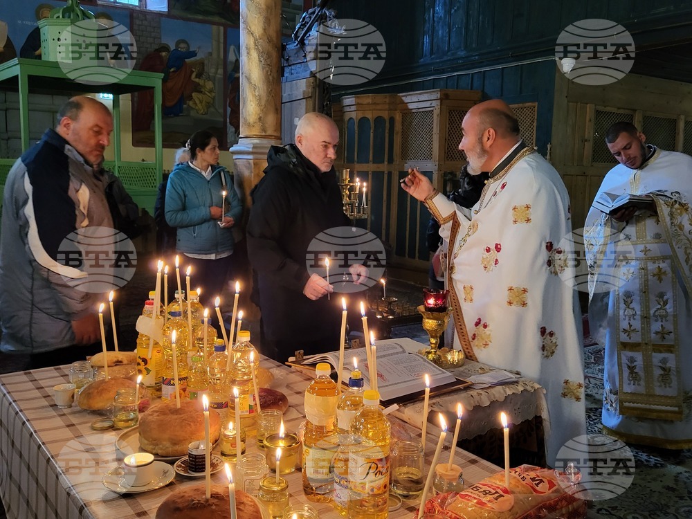 Самоков - Велики четвъртък - литургия - маслосвет