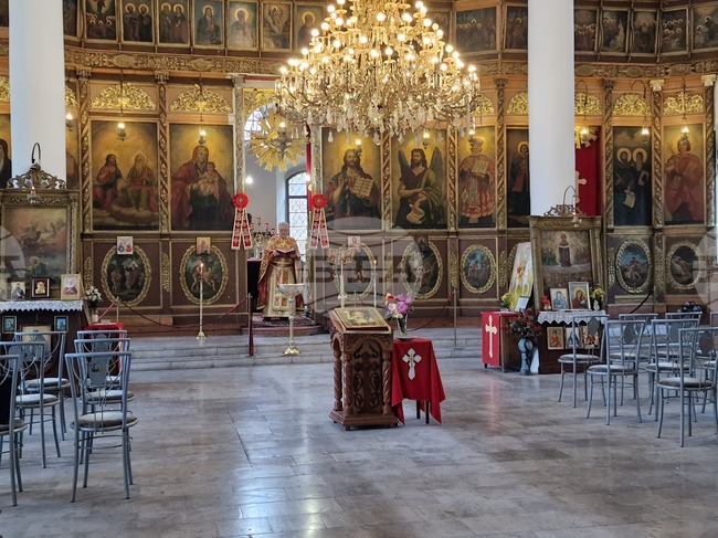 Литургия за Бъдни вечер отслужи отец Михаил Миронов в храма „Света Троица“ в Свищов