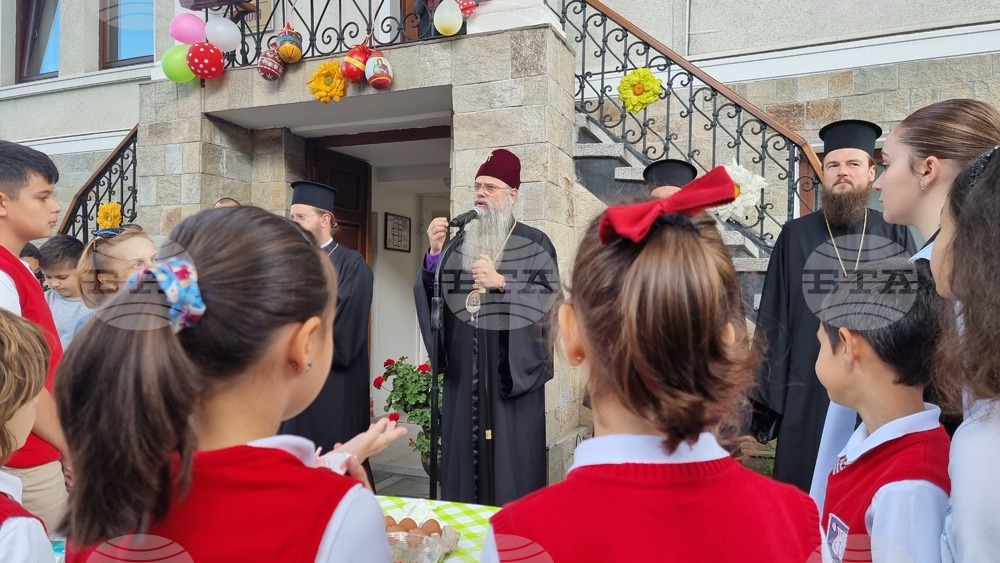 Пловдив - Велики четвъртък - боядисване на яйца