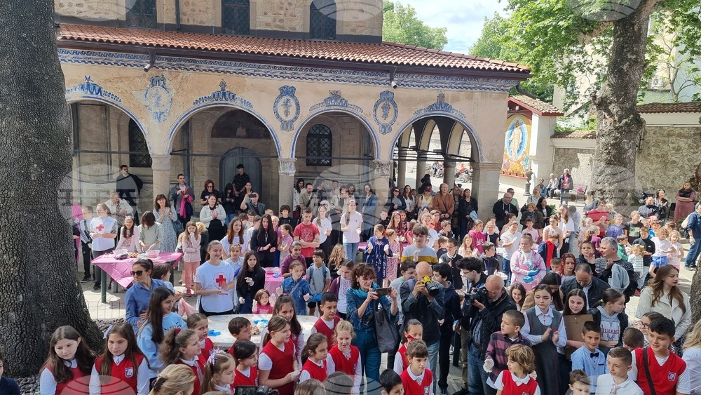 Пловдив - Велики четвъртък - боядисване на яйца