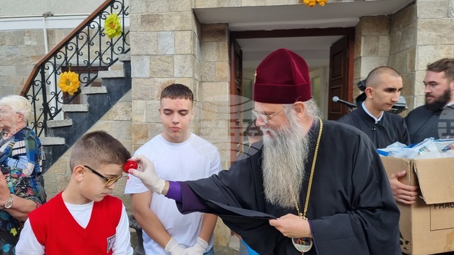 Пловдив - Велики четвъртък - литургия - боядисване на яйца 