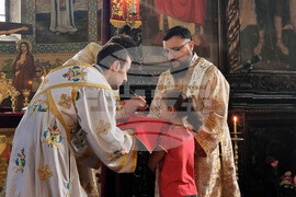 Стара Загора - катедрален храм "Св. Николай Мирликийски Чудотворец" - литургия