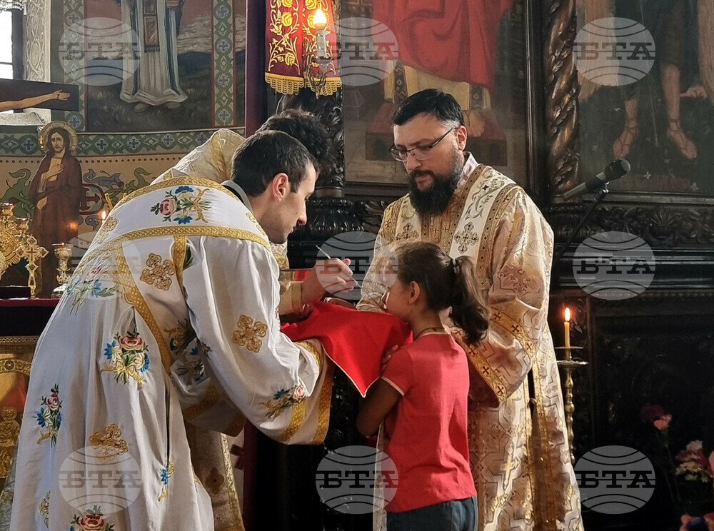 Стара Загора - катедрален храм "Св. Николай Мирликийски Чудотворец" - литургия