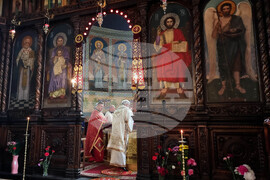 Стара Загора - катедрален храм "Св. Николай Мирликийски Чудотворец" - литургия