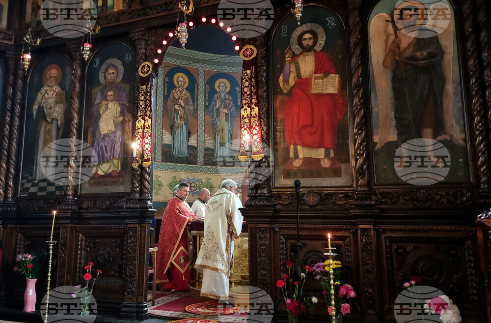 Стара Загора - катедрален храм "Св. Николай Мирликийски Чудотворец" - литургия