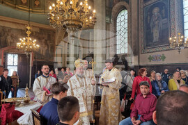 Стара Загора - катедрален храм "Св. Николай Мирликийски Чудотворец" - литургия