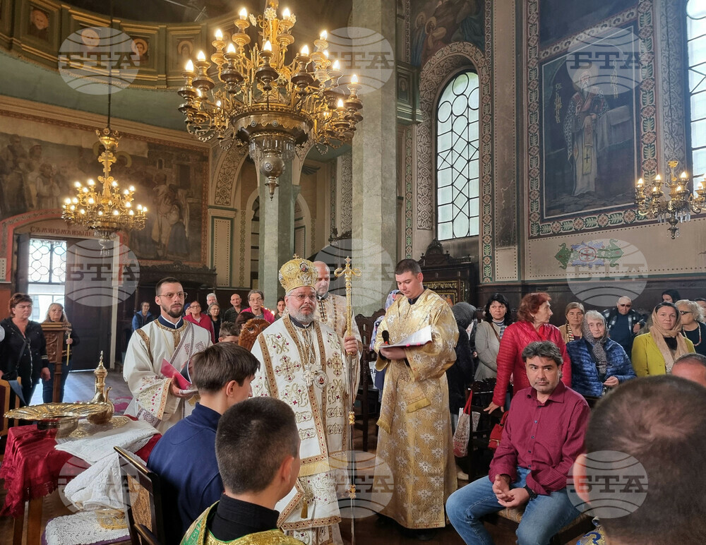 Стара Загора - катедрален храм "Св. Николай Мирликийски Чудотворец" - литургия