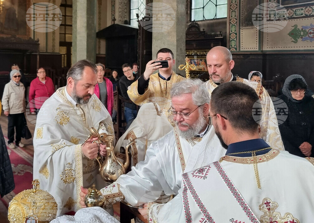Стара Загора - катедрален храм "Св. Николай Мирликийски Чудотворец" - литургия