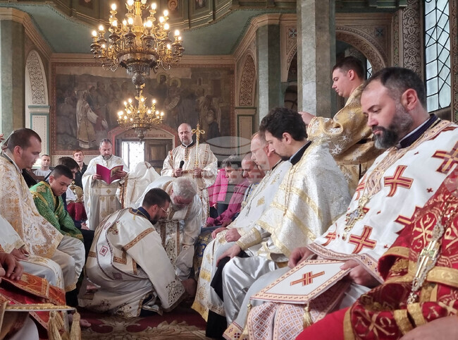 Стара Загора - катедрален храм "Св. Николай Мирликийски Чудотворец" - литургия