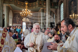 Стара Загора - катедрален храм "Св. Николай Мирликийски Чудотворец" - литургия