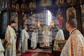 Стара Загора - катедрален храм "Св. Николай Мирликийски Чудотворец" - литургия