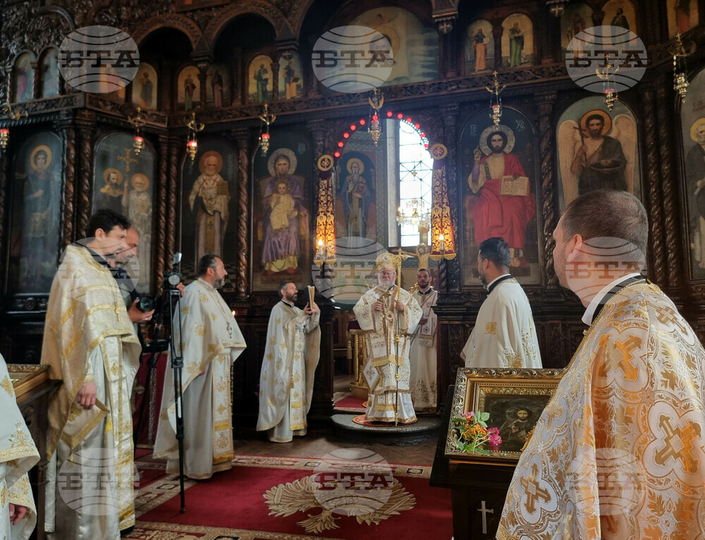 Стара Загора - катедрален храм "Св. Николай Мирликийски Чудотворец" - литургия