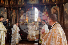 Стара Загора - катедрален храм "Св. Николай Мирликийски Чудотворец" - литургия