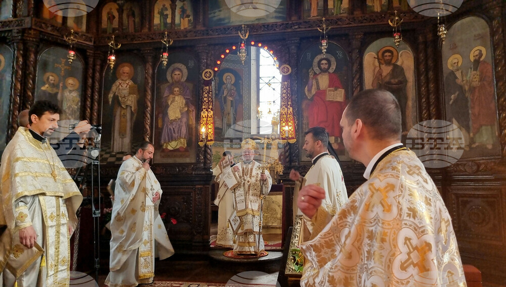 Стара Загора - катедрален храм "Св. Николай Мирликийски Чудотворец" - литургия