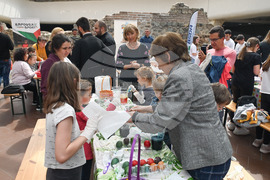 Боядисване на великденски яйца