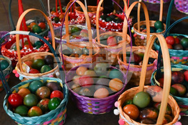 Боядисване на великденски яйца