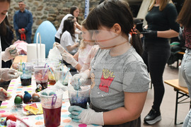 Боядисване на великденски яйца