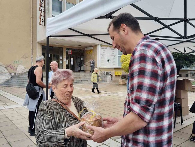 Ямбол - безплатни козунаци 