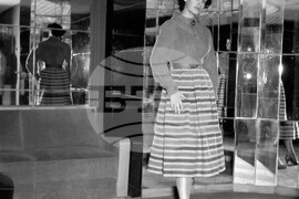 Мострената тъкачница в София през 1957 г.