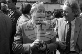 Андрей Гуляшки - писател