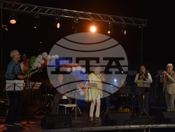 Кметът Илко Стоянов, посланик Н. Пр. Херо Мустафа и д-р Дейвид Еванс поставиха началото на Първи Американски музикален фестивал в Благоевград