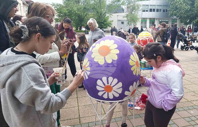 Разград - Велики четвъртък - боядисване на яйца
