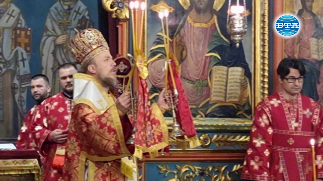 Велики четвъртък и Велики петък са дните, в които си спомняме за Христовите страсти, каза Главиницкият епископ Макарий в Русе