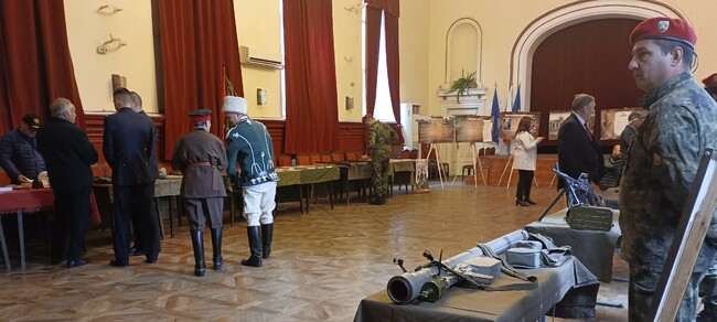 Изложба на документи и образци на оръжия, представящи развитието на Българската армия през годините, е подредена във Военния клуб в Шумен