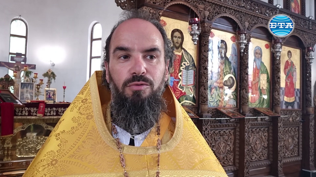 Силна вяра и повече добри дела пожела на миряните на Велики четвъртък архиерейският наместник в Бургас, свещеноиконом Емилиян