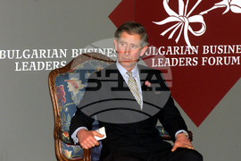 Принц Чарлз - сертификати - връчване