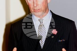 Принц Чарлз - сертификати - връчване