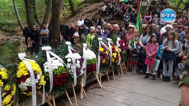 Хиляди родолюбиви българи участваха в национално поклонение в историческата местност Оборище