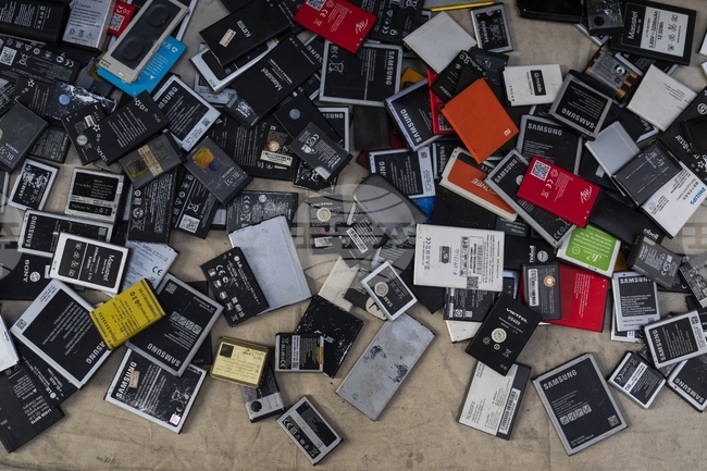 Електроди за батерии от въглеродни кухи сфери предложиха изследователи от Австрия