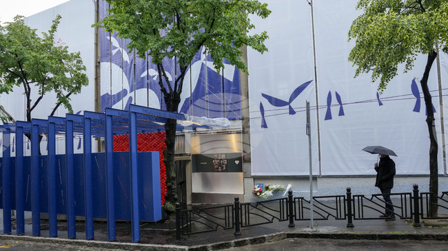 Бащата на детето, което откри масова стрелба в основно училище в Белград, остава още два месеца в ареста, делото тръгва отначало 