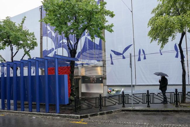 Бащата на детето, което откри масова стрелба в основно училище в Белград, остава още два месеца в ареста, делото тръгва отначало 