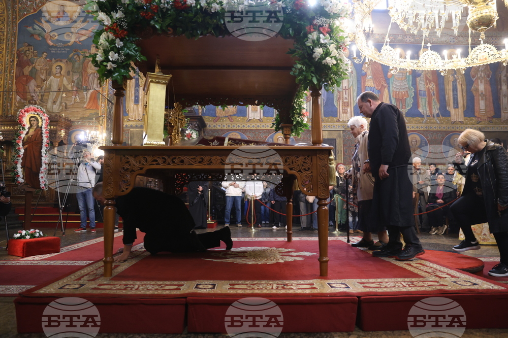 Велики петък - служба - Плащаница