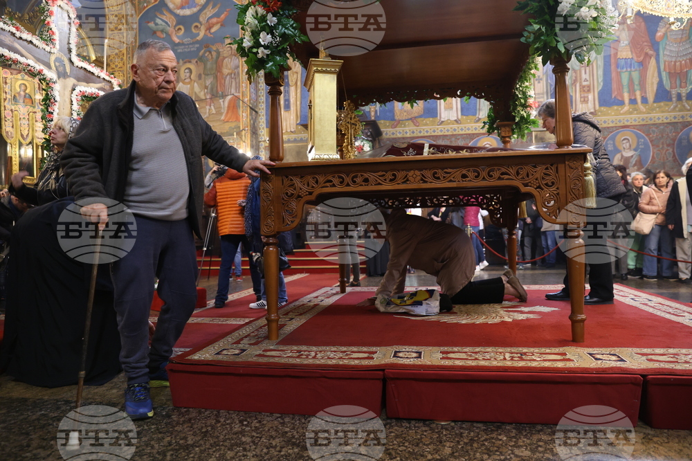 Велики петък - служба - Плащаница