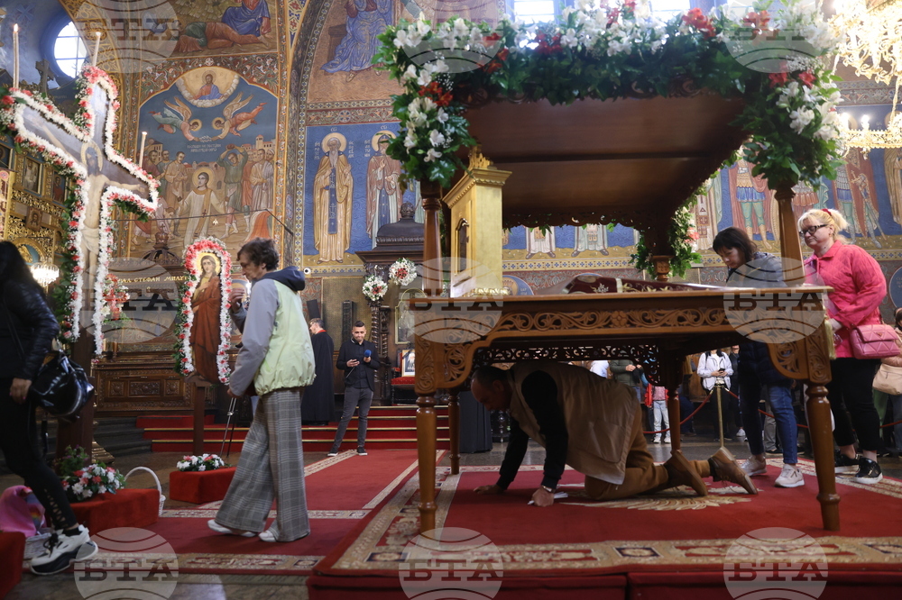 Велики петък - служба - Плащаница