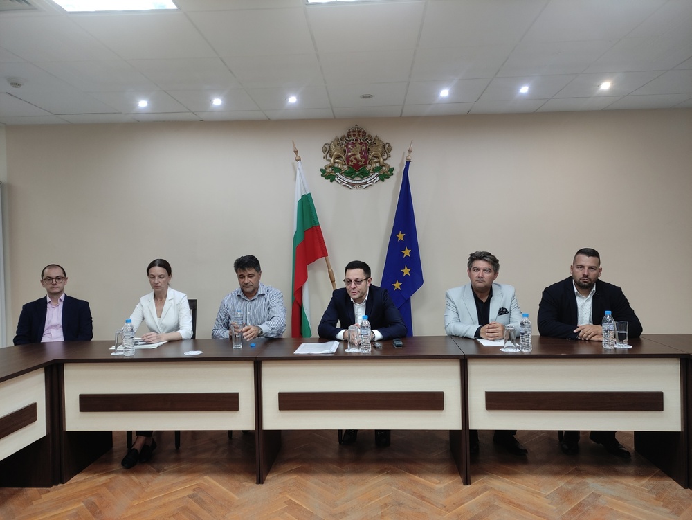 Министърът на иновациите и растежа Александър Пулев призова предприятията в Североизточна България да кандидатстват с проекти за наличните до края на годината 735 милиона лева по програми за бизнеса