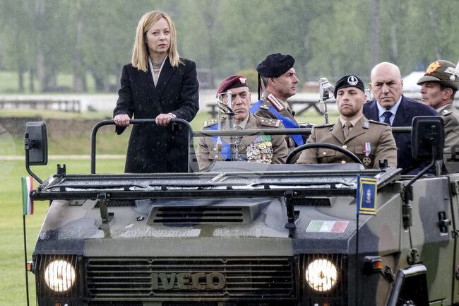 "Силната армия е най-ефективният инструмент срещу войната", заяви Джорджа Мелони във видеоконферентен разговор с италиански военнослужещи