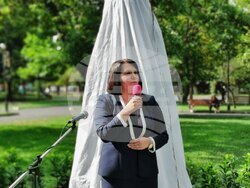  Паметник на Нури Адалъ беше открит в парка на Момчилград