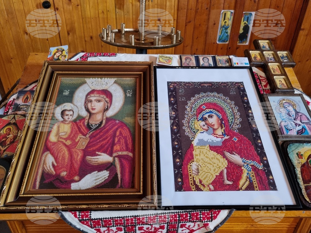 Село Руец - църква - икони