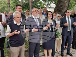  Паметник на Нури Адалъ беше открит в парка на Момчилград