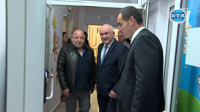 Премиерът Димитър Главчев посети Специализираната болница за активно лечение по детски болести „Проф. Иван Митев”