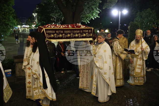 На Велики петък, на най-скръбния ден за християните, в храмовете се извършва така нареченото опело Христово 