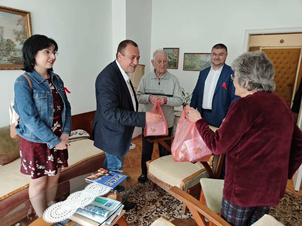 БСП в Русе с подкрепа за възрастни хора в кампанията „Солидарен Великден”