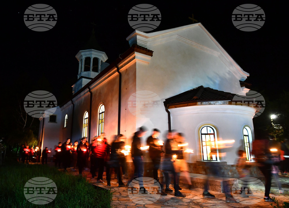 Исперих - света литургия за Възкресение Христово