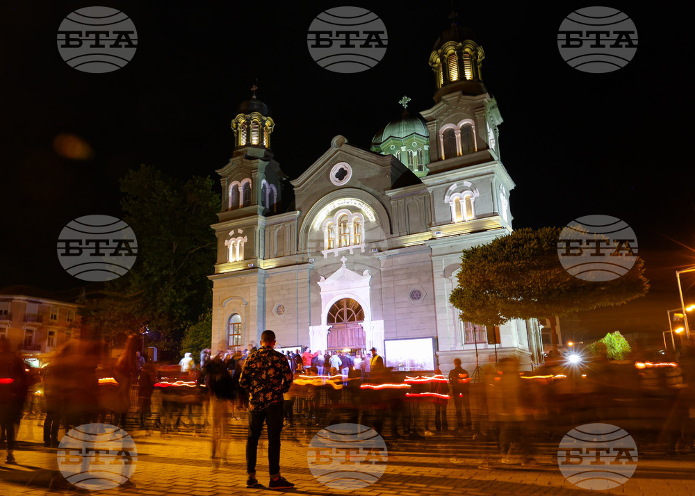 Пасхалната служба в бургаския катедрален храм "Св. св. Кирил и Методий" ще бъде съпроводена със заря и онлайн излъчване